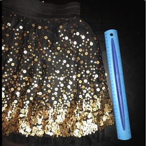 PERFECT FOR NYE! Black tulle &gold sequin mini